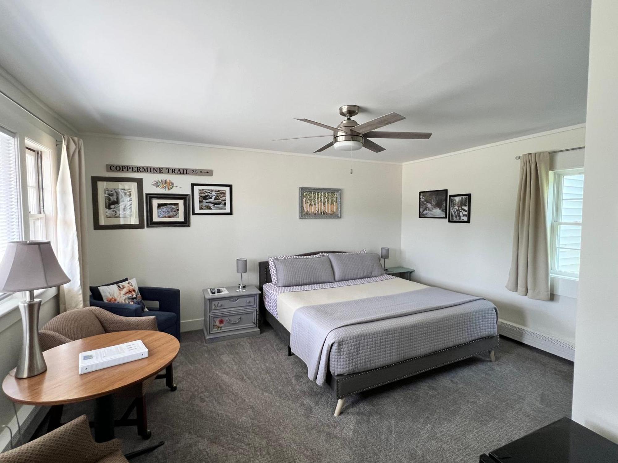 Profile Deluxe Motel Twin Mountain Phòng bức ảnh