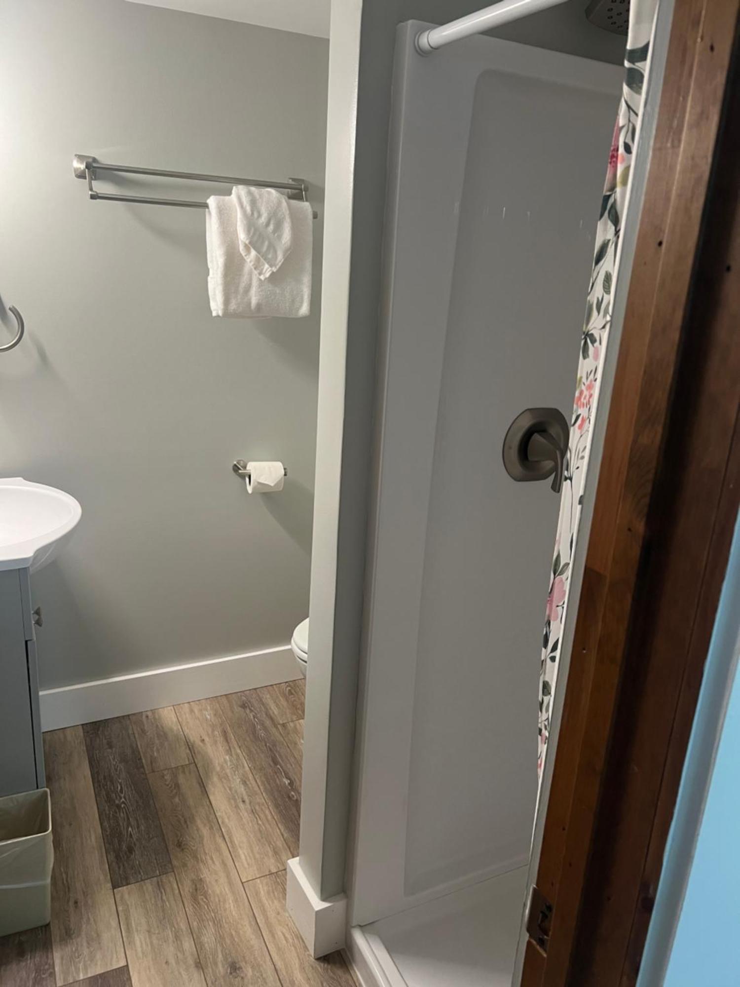 Profile Deluxe Motel Twin Mountain Ngoại thất bức ảnh