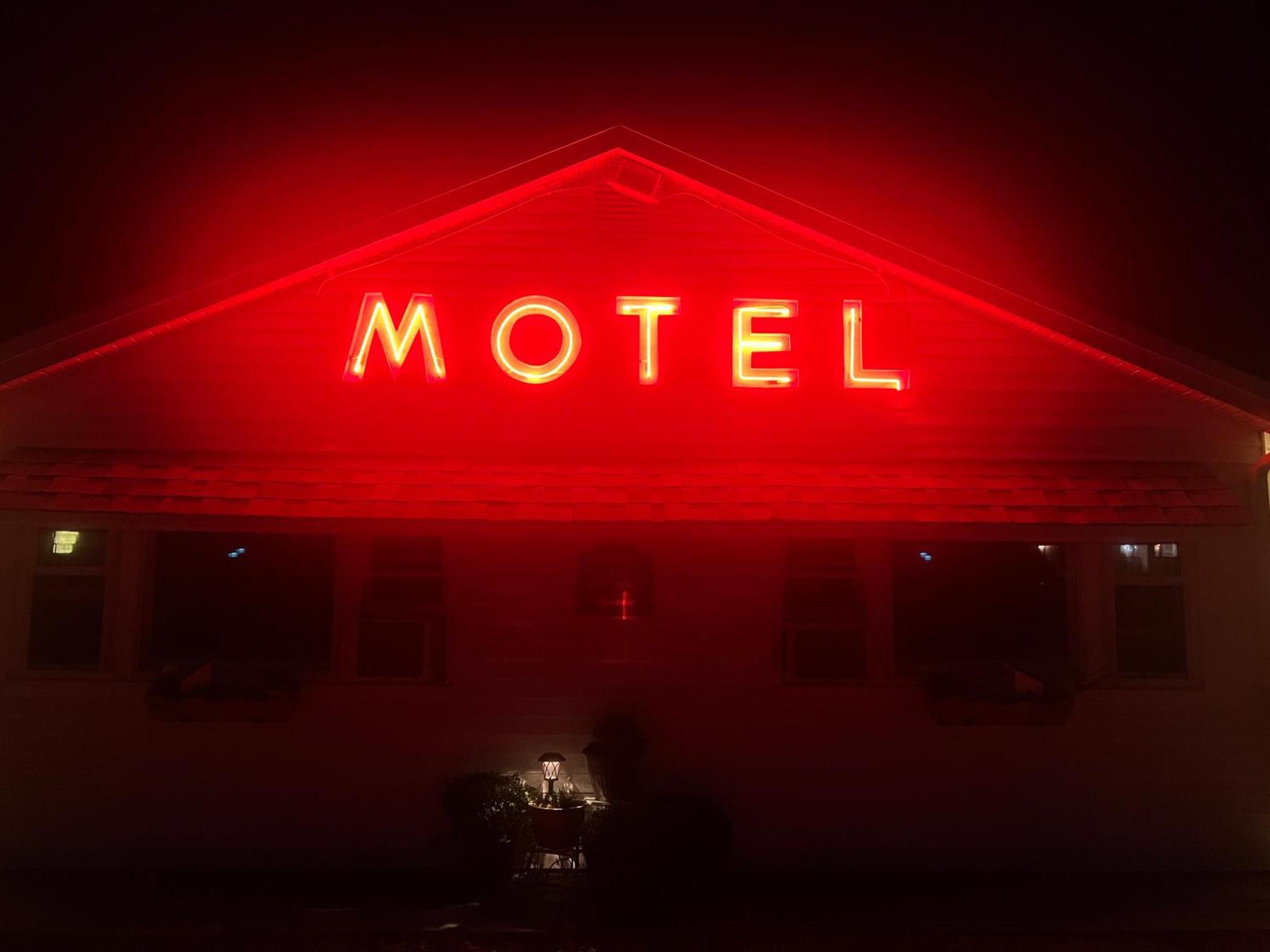 Profile Deluxe Motel Twin Mountain Ngoại thất bức ảnh